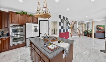 3 Surrey Way, Alexandria Twp., NJ 08867