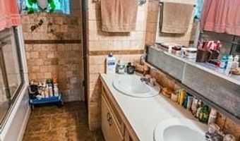 105 W Mockingbird Ln, McAlester, OK 74501
