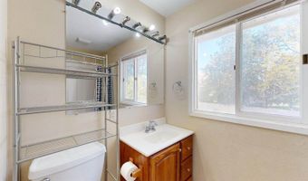 721 Meadow Pl, Ames, IA 50010