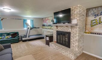 5204 Pin Oak Dr, Alton, IL 62002