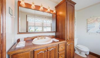 33 S Bay Ave, Amityville, NY 11701