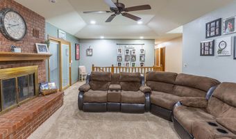 2104 Cedarcrest Ct, Arkansas City, KS 67005