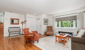 31 Wildwood Dr, Branford, CT 06405