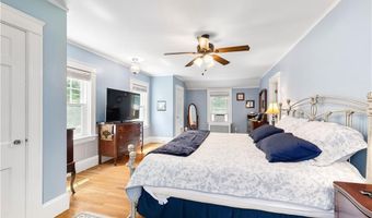 121 Commonwealth Ave, Warwick, RI 02886