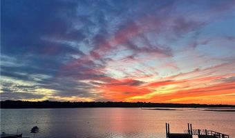 35 Hanson Rd, Barrington, RI 02806