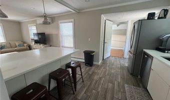 53 Center Ave, Middletown, RI 02842