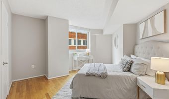 1001 N VERMONT St 804, Arlington, VA 22201