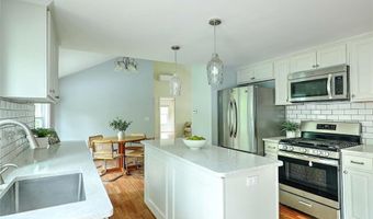 278 Sowams Rd, Barrington, RI 02806