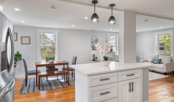 13 Carey St, Newport, RI 02840