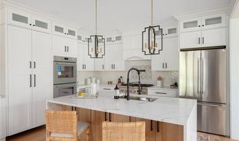 5 Braeburn Cir, Cranston, RI 02921