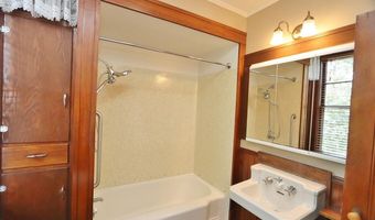 2 W Broadway, Bangor, ME 04401