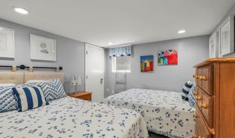 45 Crescent Rd, Middletown, RI 02842