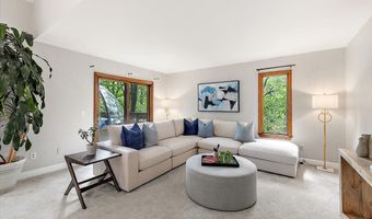 3427 E Dobson Pl, Ann Arbor, MI 48105