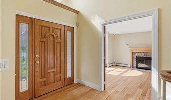 46 Timberland Dr, Lincoln, RI 02865