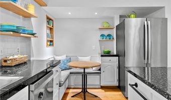 6 North Ln, Barrington, RI 02806