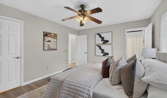 930 Bellestri Dr, Ballwin, MO 63021