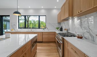 2777 Donna Dr, Columbus, OH 43220