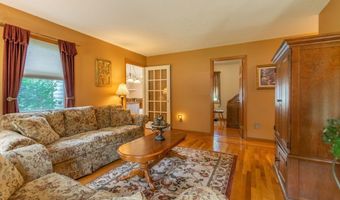 35 Jennie Cir, Agawam, MA 01001