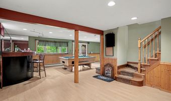 13 Governors Ln, Bethel, CT 06801