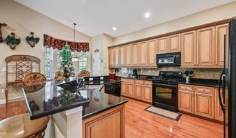 28 Pond View Cir, Barnegat, NJ 08005