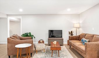 11 Pequot Ln, Hopkinton, RI 02804