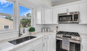 76 Maple St, Beachwood, NJ 08722