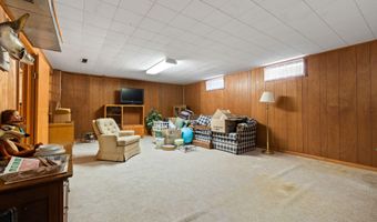 121 E O'Neil Dr, Ames, IA 50010