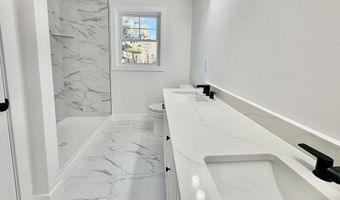 8 Country Ln, Billerica, MA 01821