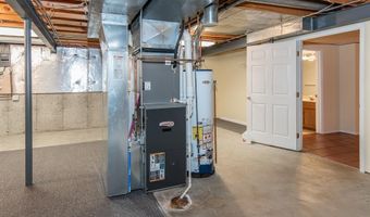 925 Westrun Dr, Ballwin, MO 63021