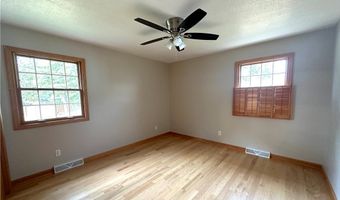 707 Greenlawn Dr, Amherst, OH 44001