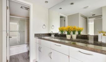 20100 W Country Club Dr 204, Aventura, FL 33180