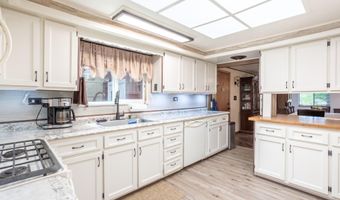 5609 Shady Ln, Anderson, CA 96007