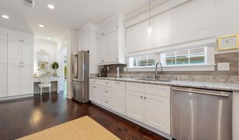 354 Main St, Bay St. Louis, MS 39520
