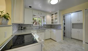525 SOLANO Dr SE, Albuquerque, NM 87108
