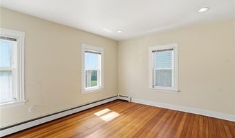 8 Mann Ave, Newport, RI 02840