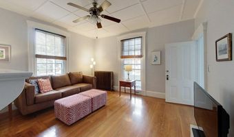 2 Summer St B, Newport, RI 02840