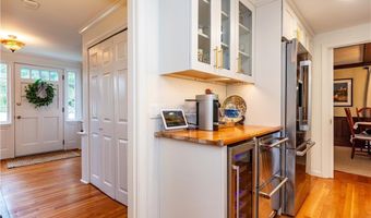 155 Oakdale Rd, North Kingstown, RI 02852