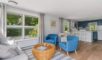 8 Presque Isle Trl, Narragansett, RI 02882