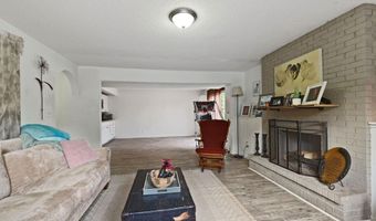 121 Chaparral Dr, Apple Valley, MN 55124