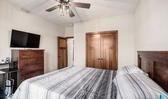 1604 W River Bend St, Brandon, SD 57005