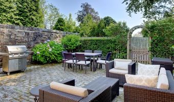 2 Hazard Ave, Newport, RI 02840
