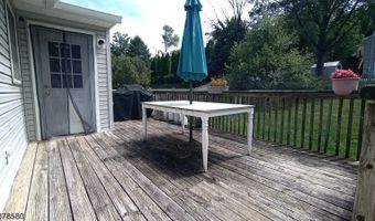 8 Nimbus Dr, Alloway, NJ 07462