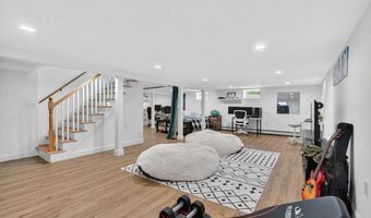 15 Lovejoy Rd, Andover, MA 01810