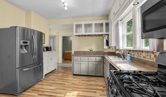 617 E 9th St, Auburn, IN 46706