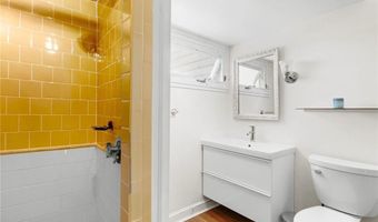 172 Eustis Ave, Newport, RI 02840