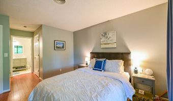 7673 Woodmere Dr 27, Athens, OH 45701