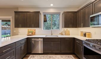 2409 NE Robinson St, Bend, OR 97701