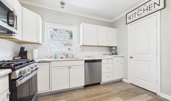 1124 E 10th St, Anderson, IN 46012