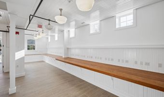 11 Indian Wells Hwy, Amagansett, NY 11930