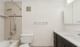 1605 E Central Rd 411B, Arlington Heights, IL 60005